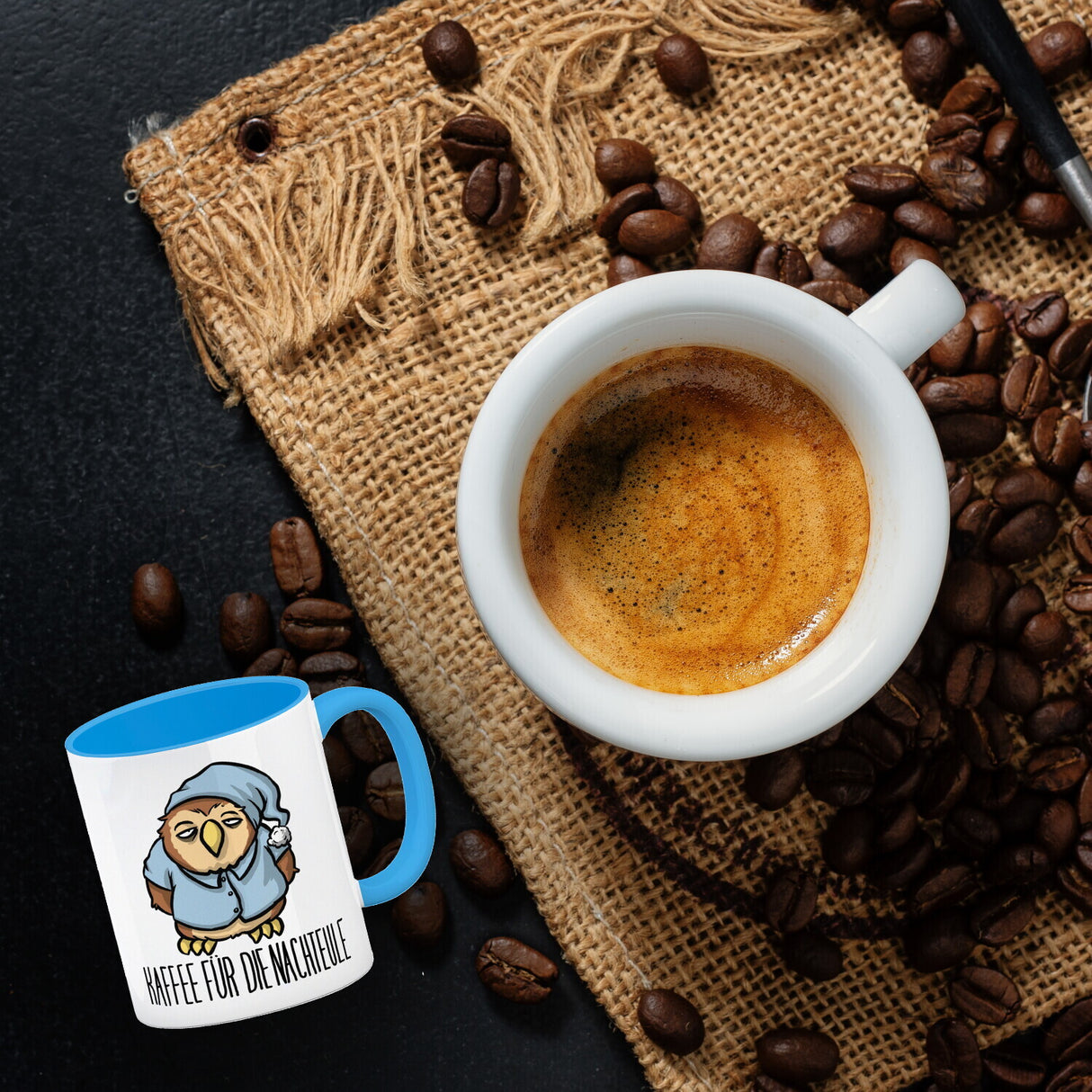 Kaffeebecher mit lustigem Motiv - Kaffee für die Nachteule im Schlafanzug