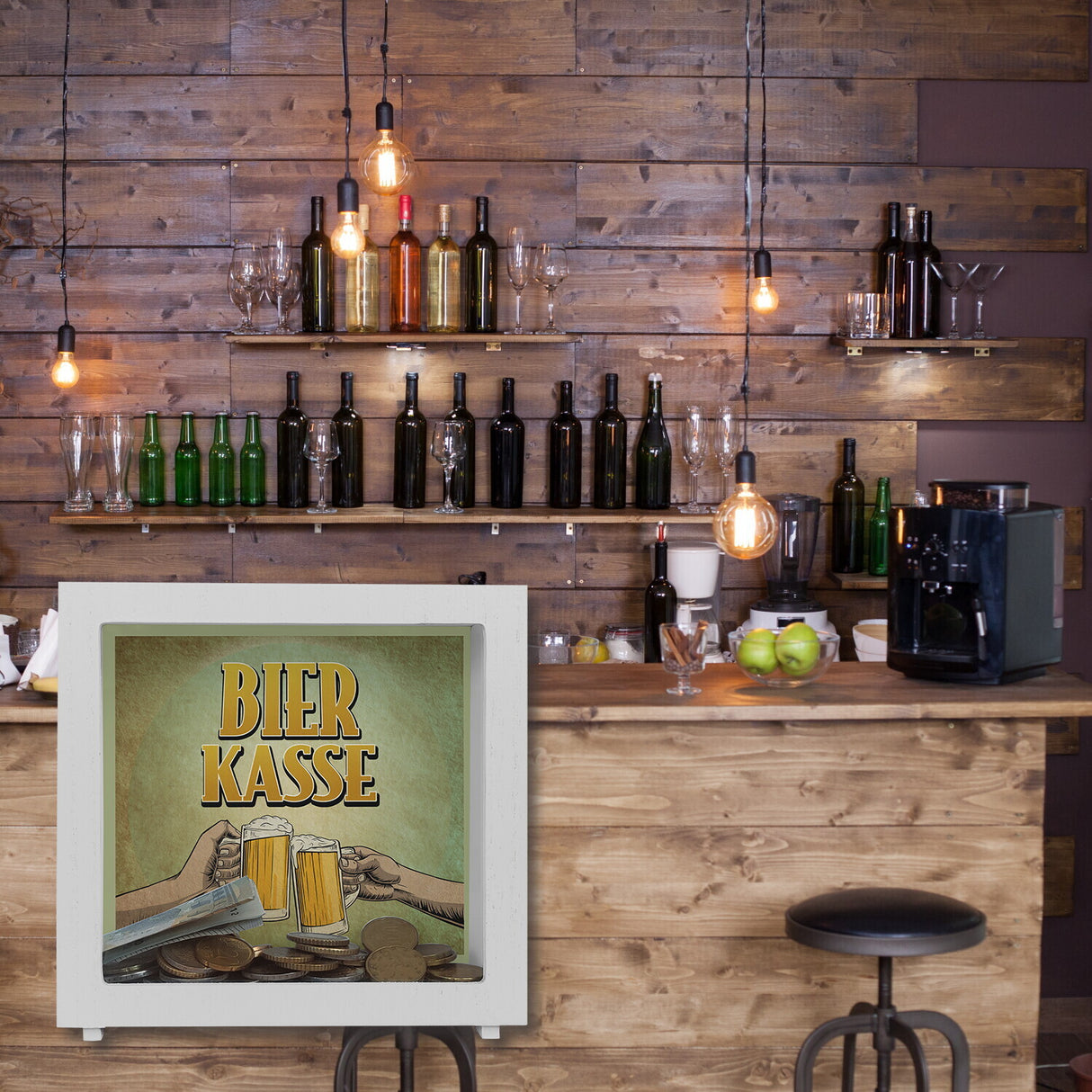 Bierkasse Spardose mit coolem retro Motiv - prostende Bierkrüge für die Hausbar