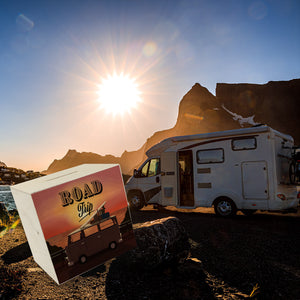 Spardose für einen Road Trip mit Retro Campingbus und Sonnenuntergang als Motiv