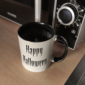 Kaffeetasse mit Totenköpfen und brennenden Kerzen - Happy Halloween