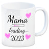 Mama loading 2022 Kaffeetasse mit Herzen für die Schwangerschaft