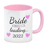 Bride loading Tasse Kaffeetasse 2022 mit rosa Herzen