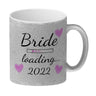 Bride loading Tasse Kaffeetasse 2022 mit rosa Herzen