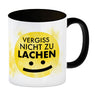 Vergiss nicht zu lachen Kaffeebecher gelbem Gesicht