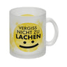 Vergiss nicht zu lachen Kaffeebecher gelbem Gesicht