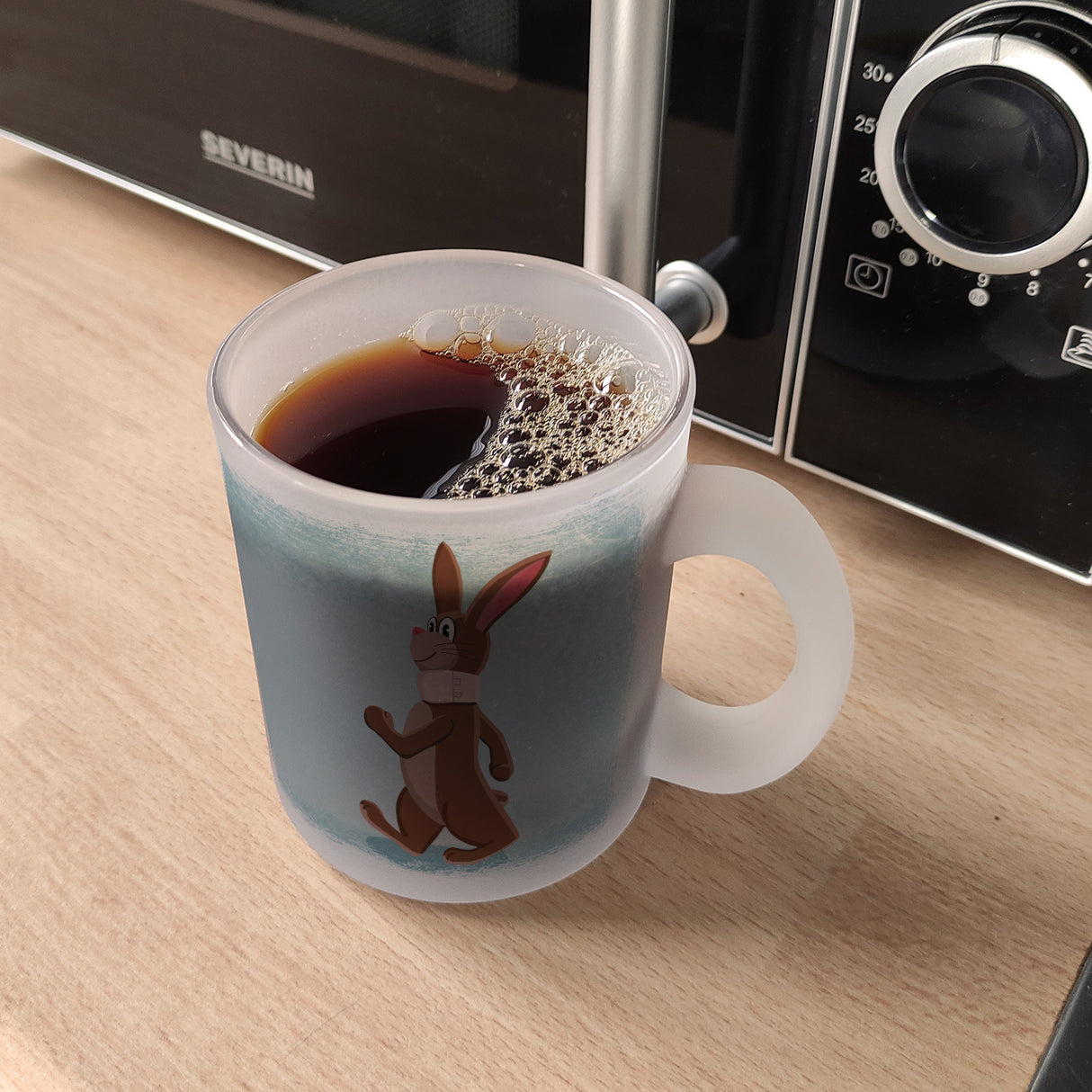Lass den Kopf nicht hängen aufmunternde Kaffeetasse mit lustigem Hasen