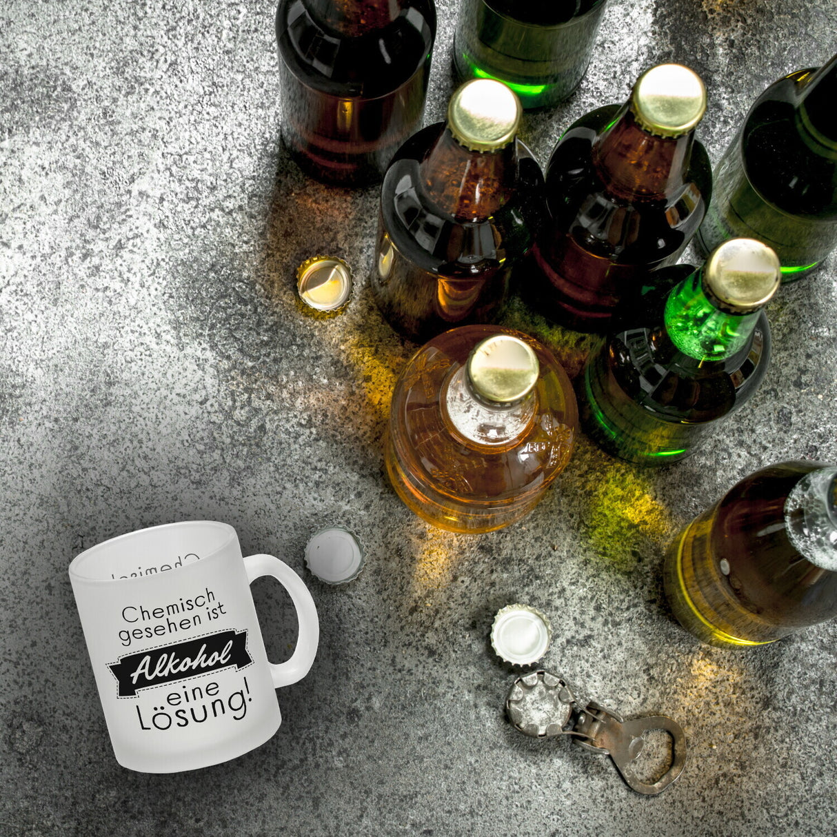 Chemisch gesehen ist Alkohol eine Lösung Kaffeebecher