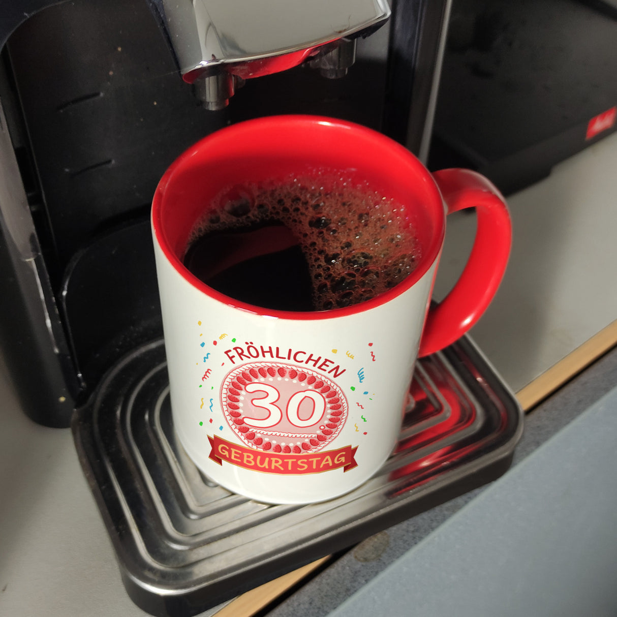 Kaffeebecher für den 30. Geburtstag mit Motiv: Fröhlichen Geburtstag