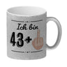 Witziger Kaffeebecher für den 44. Geburtstag mit Motiv: Mittelfinger