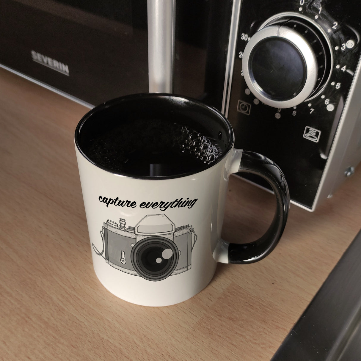Capture everything Kaffeebecher mit Kamera Motiv für Fotografen