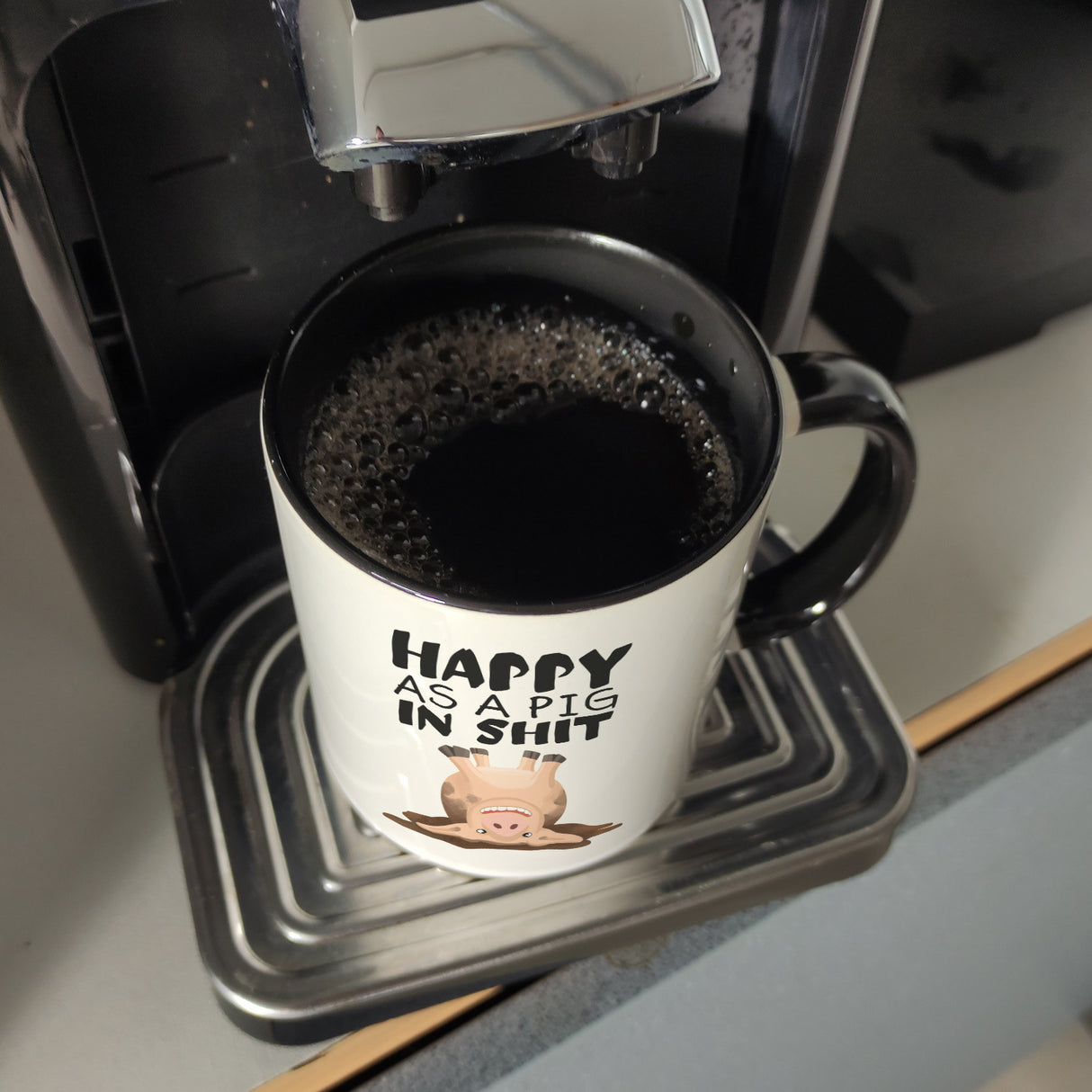 Happy as a pig in shit Kaffeebecher mit glücklichem Schwein