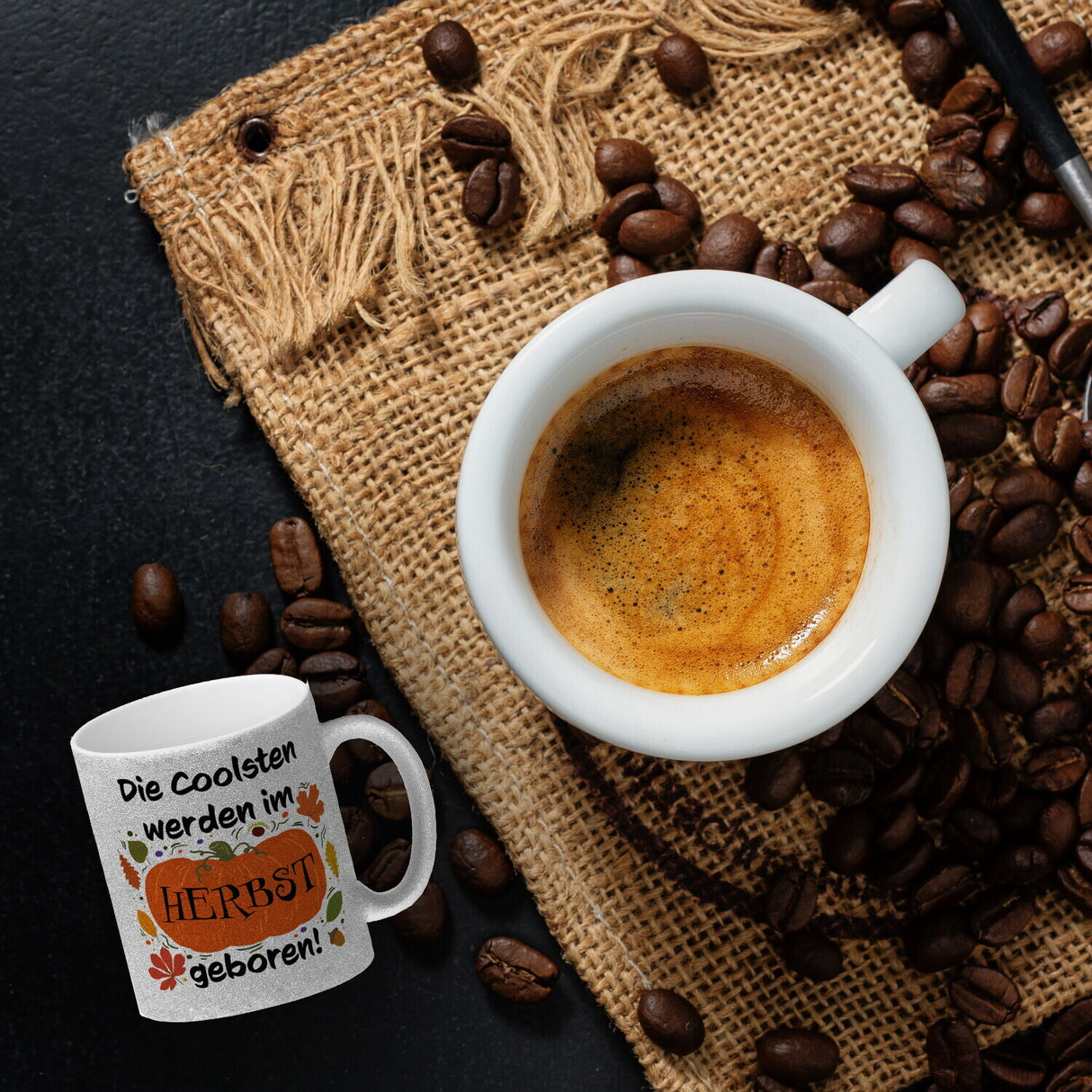 Die Coolsten werden im Herbst geboren Kaffeebecher mit Kürbis Motiv