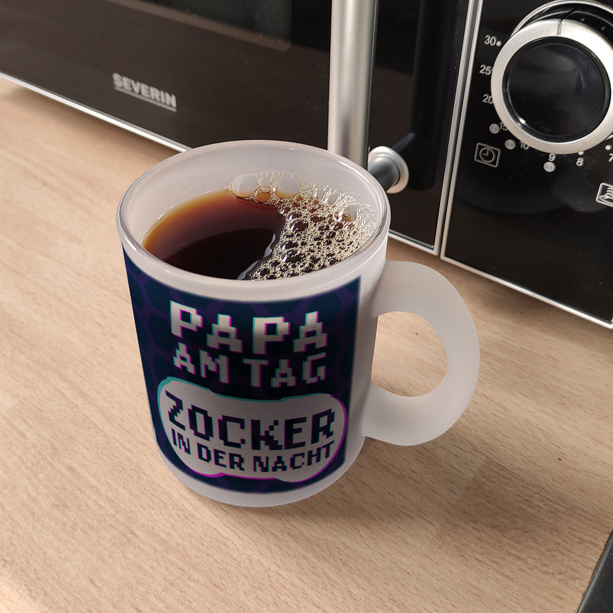 Papa am Tag - Zocker in der Nacht Kaffeebecher für Gamer und Väter