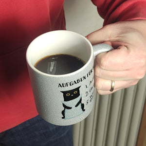 Aufgaben für heute Kaffeebecher mit müder Katze