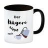 Der Klügere kippt Kaffee nach Kaffeebecher