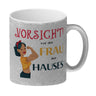 Hausfrau Kaffeebecher mit Spruch Vorsicht vor der Frau des Hauses