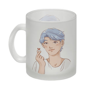 K-Pop Herz Zeichen Kaffeebecher mit Manga Charakter in Farbe