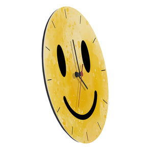 Grinsendes Emoticon gelbe Wanduhr