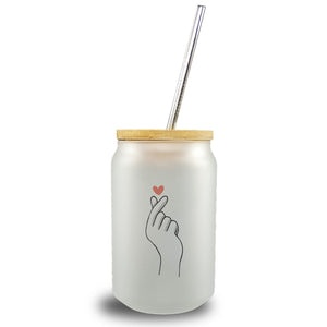 K-Pop Trinkglas mit Bambusdeckel in Farbe mit Herzsymbol