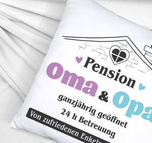 Pension Oma & Opa Kissen mit Spruch Von zufriedenen Enkeln empfohlen