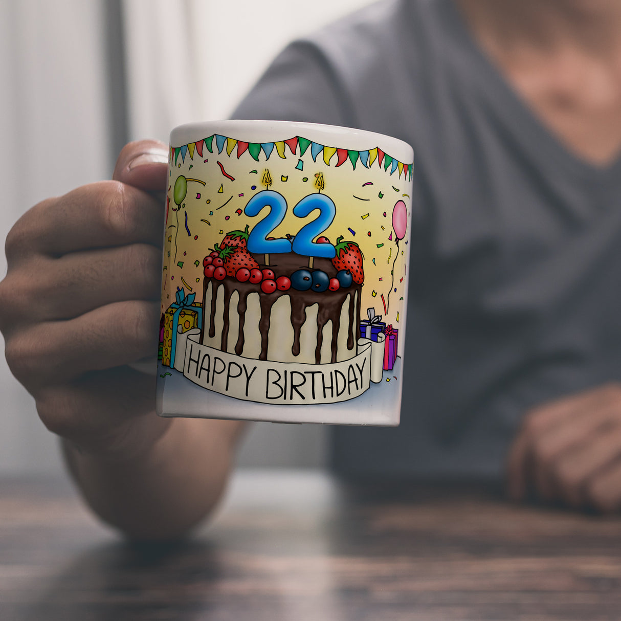 22. Geburtstag Tasse mit Kuchen und Geschenk und Anhänger: zum 8036. Tag