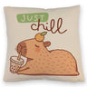 Capybara mit Bubble Tea Kissen mit Spruch Just Chill