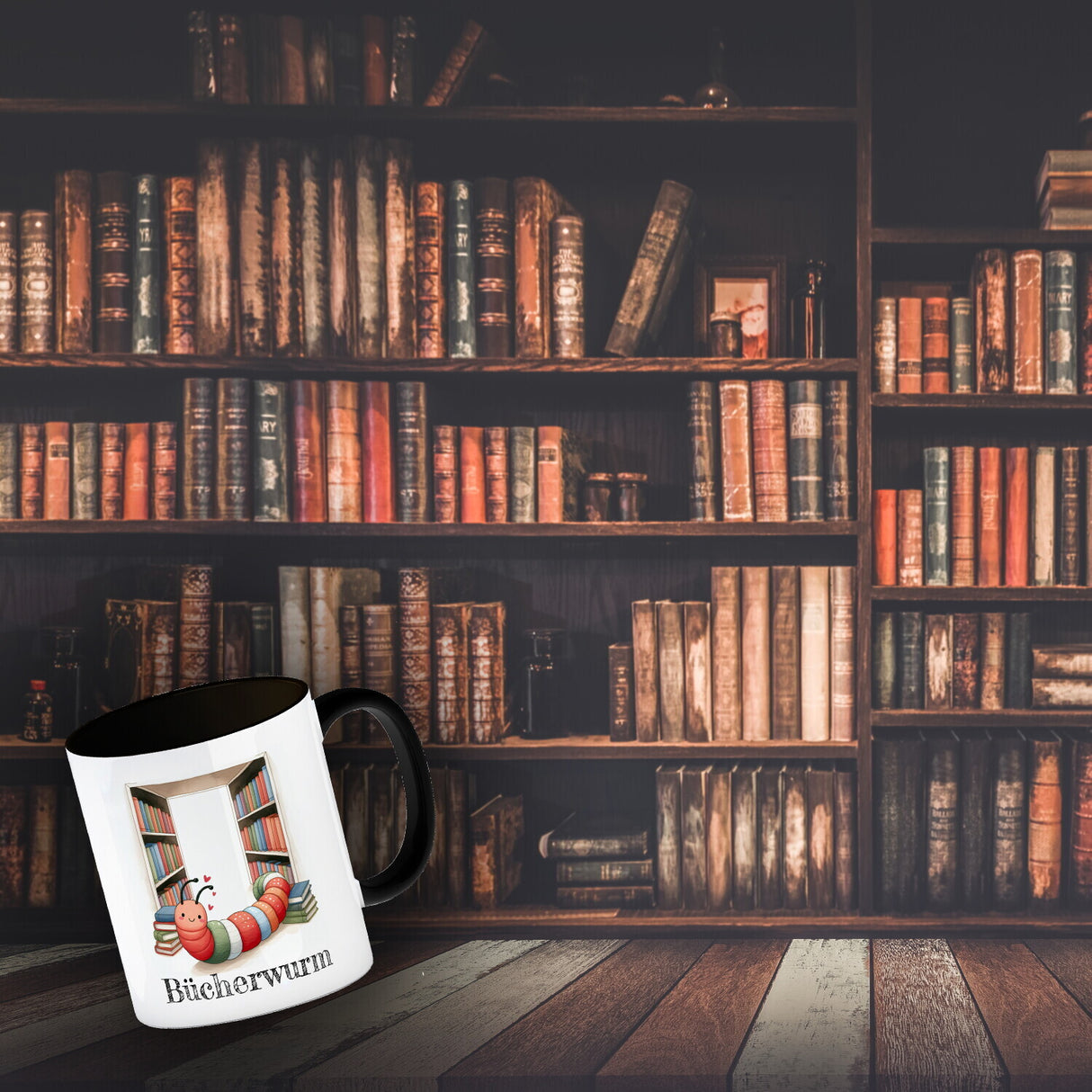 Bücherwurm Kaffeebecher mit Wurm in der Bibliothek