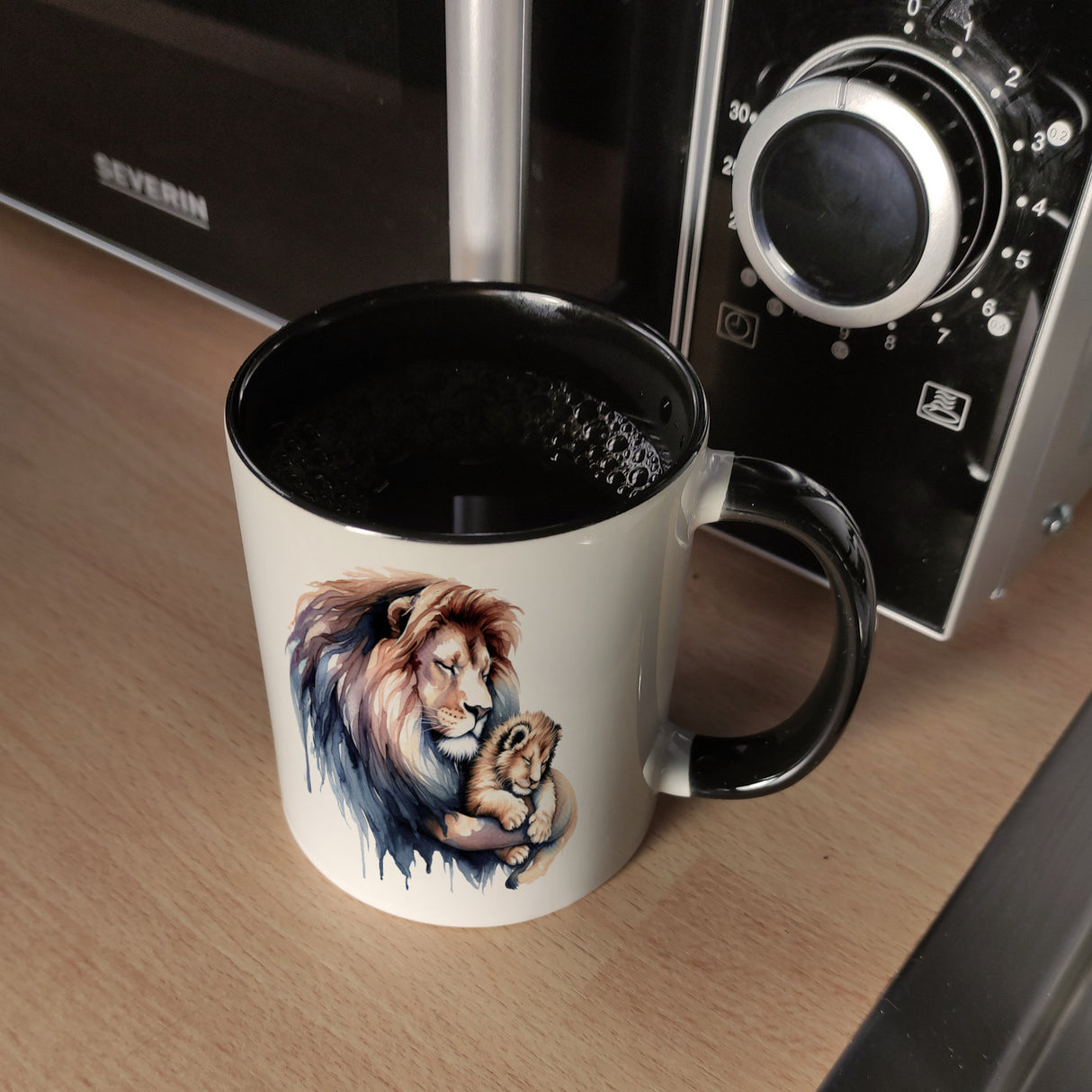 Schlafender Löwenpapa mit Löwenbaby Kaffeebecher