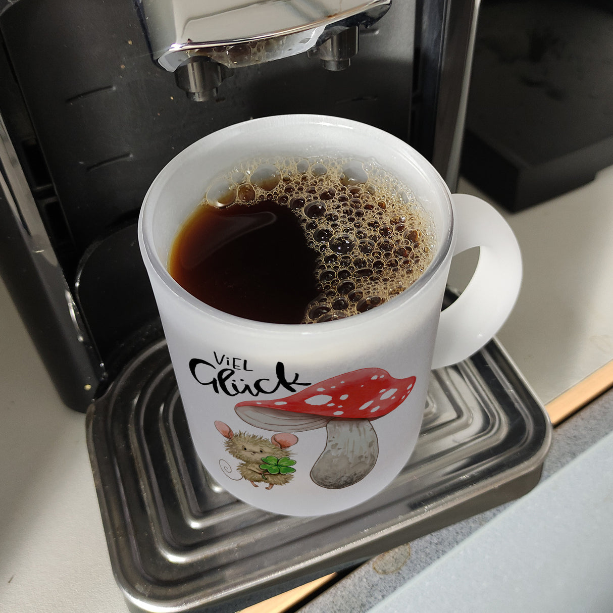 Maus mit Fliegenpilz Kaffeebecher mit Spruch Viel Glück