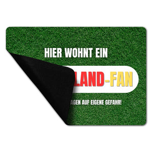 Hier wohnt ein Deutschland-Fan Fußmatte in 35x50 cm ohne Rand mit Spruch Betreten auf eigene Gefahr
