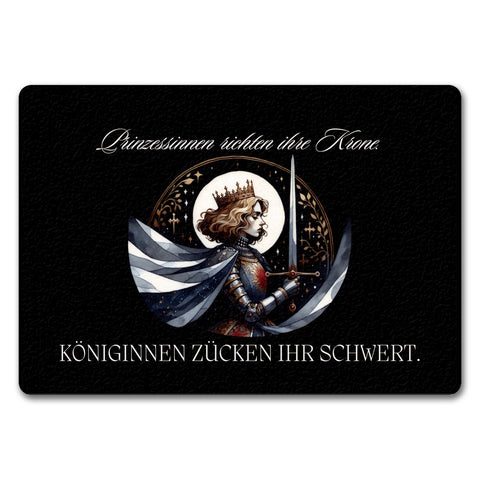 Königin mit Schwert Fußmatte in 35x50 cm ohne Rand mit Spruch Königinnen zücken ihr Schwert