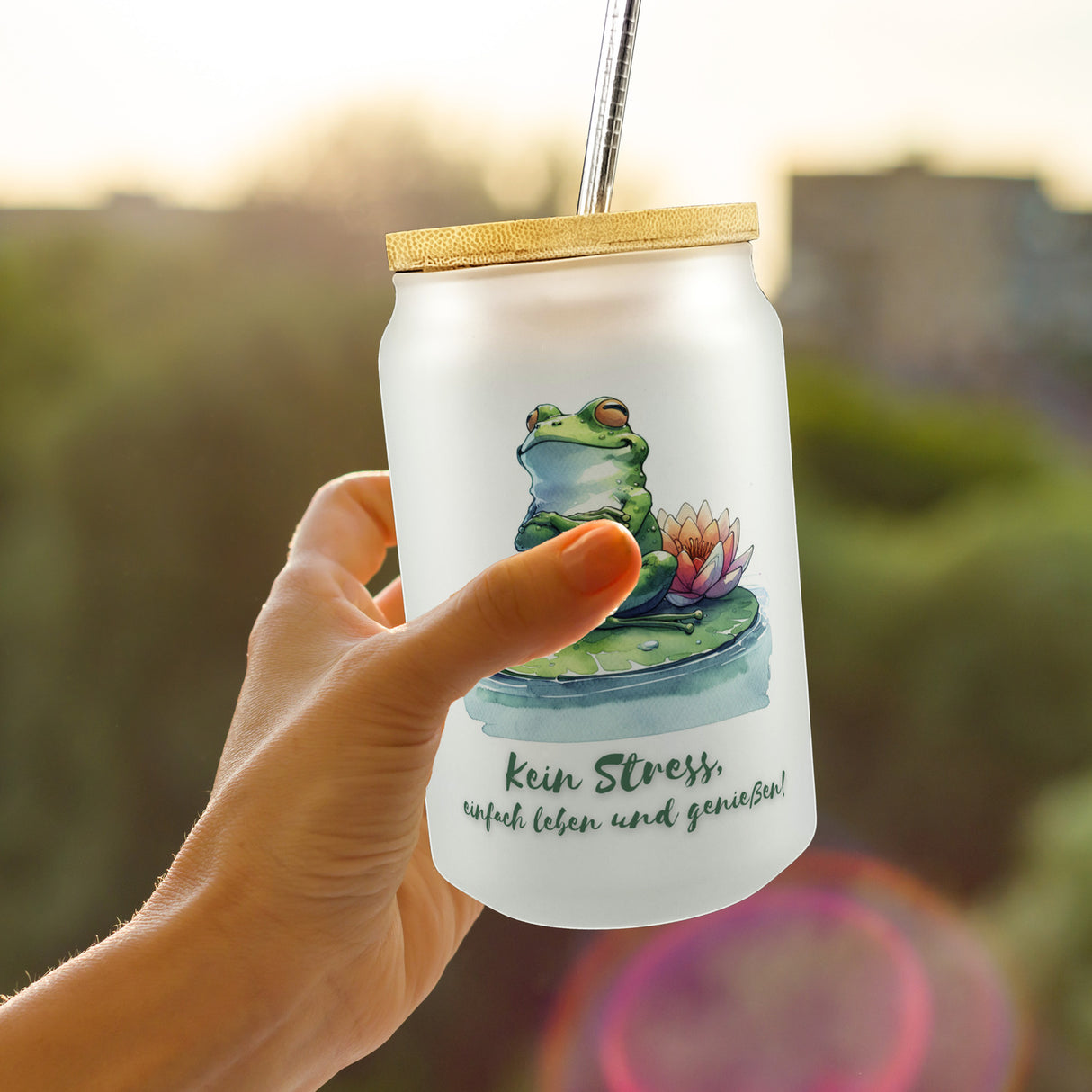 Frosch auf Seerose Trinkglas mit Bambusdeckel mit Spruch Kein Stress einfach leben und genießen