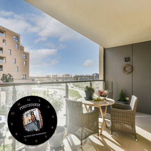 Balkon-Ultra Erdmännchen mit Pyrofackel Wanduhr mit Spruch Pyrotechnik ist doch kein Verbrechen