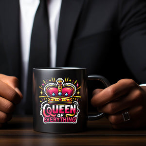 Krone einer Königin Tasse in Schwarz mit Spruch Queen of everything