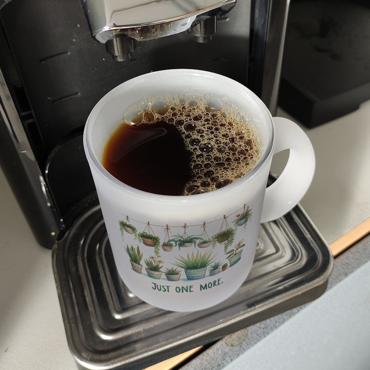 Pflanzen machen glücklich Kaffeebecher mit Spruch Just one more