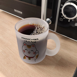 Winkekatze Kaffeebecher mit Spruch Konnichiwa