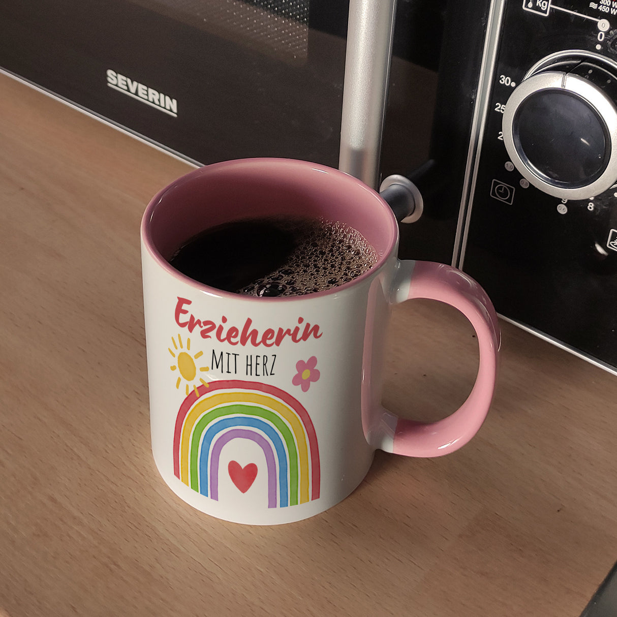 Regenbogen Kaffeebecher mit Spruch Erzieherin mit Herz