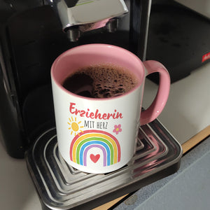 Regenbogen Kaffeebecher mit Spruch Erzieherin mit Herz