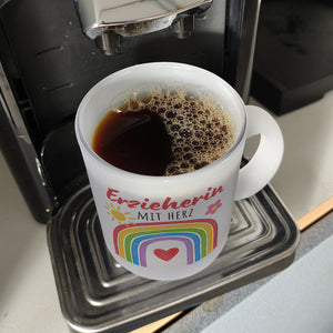 Regenbogen Kaffeebecher mit Spruch Erzieherin mit Herz