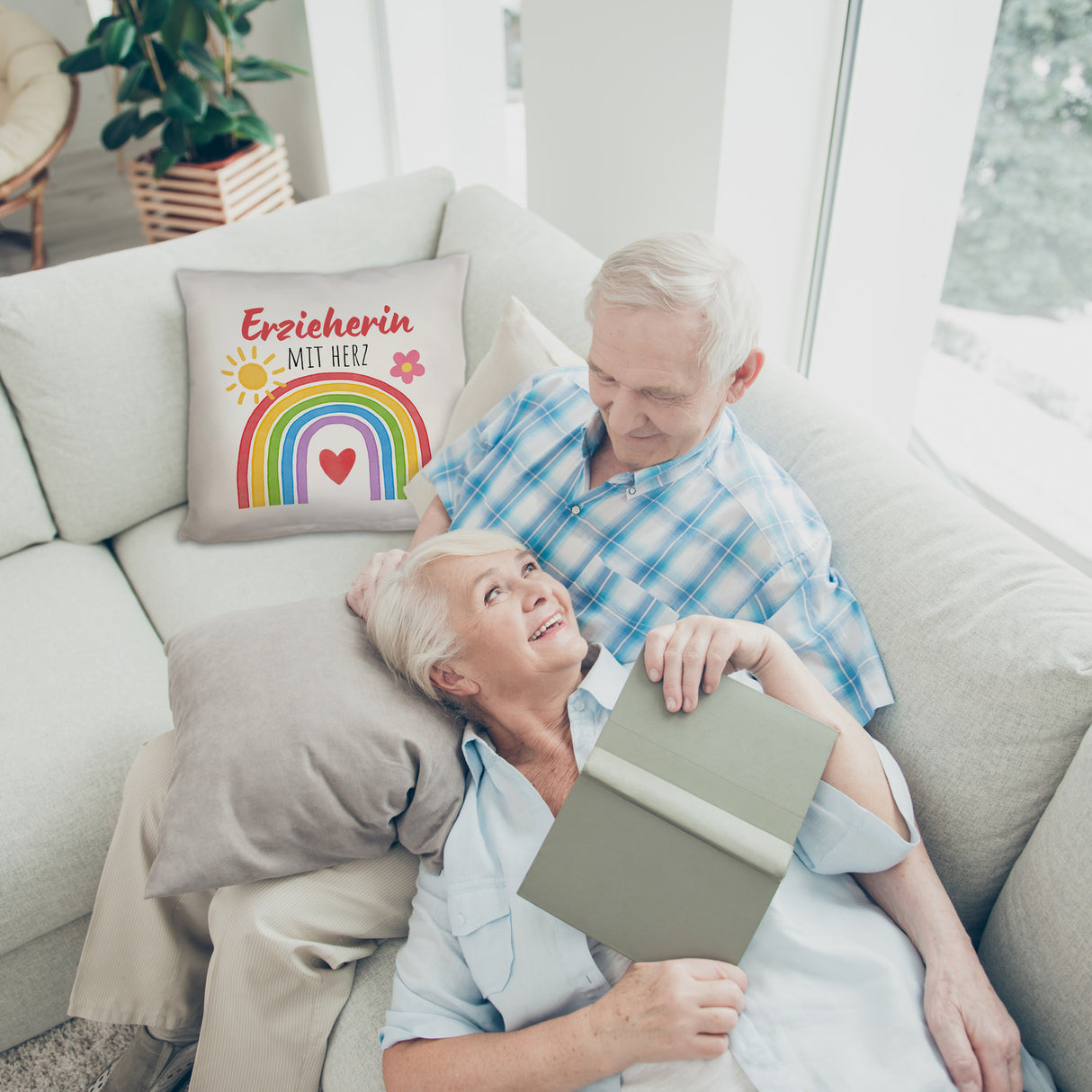 Regenbogen Kissen mit Spruch Erzieherin mit Herz