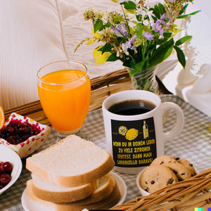 Kaffeebecher mit Spruch Mach Limoncello aus vielen Zitronen gelb schwarz