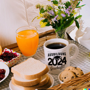 Ausbildung 2024 Geschafft Kaffeebecher mit Doktorhut