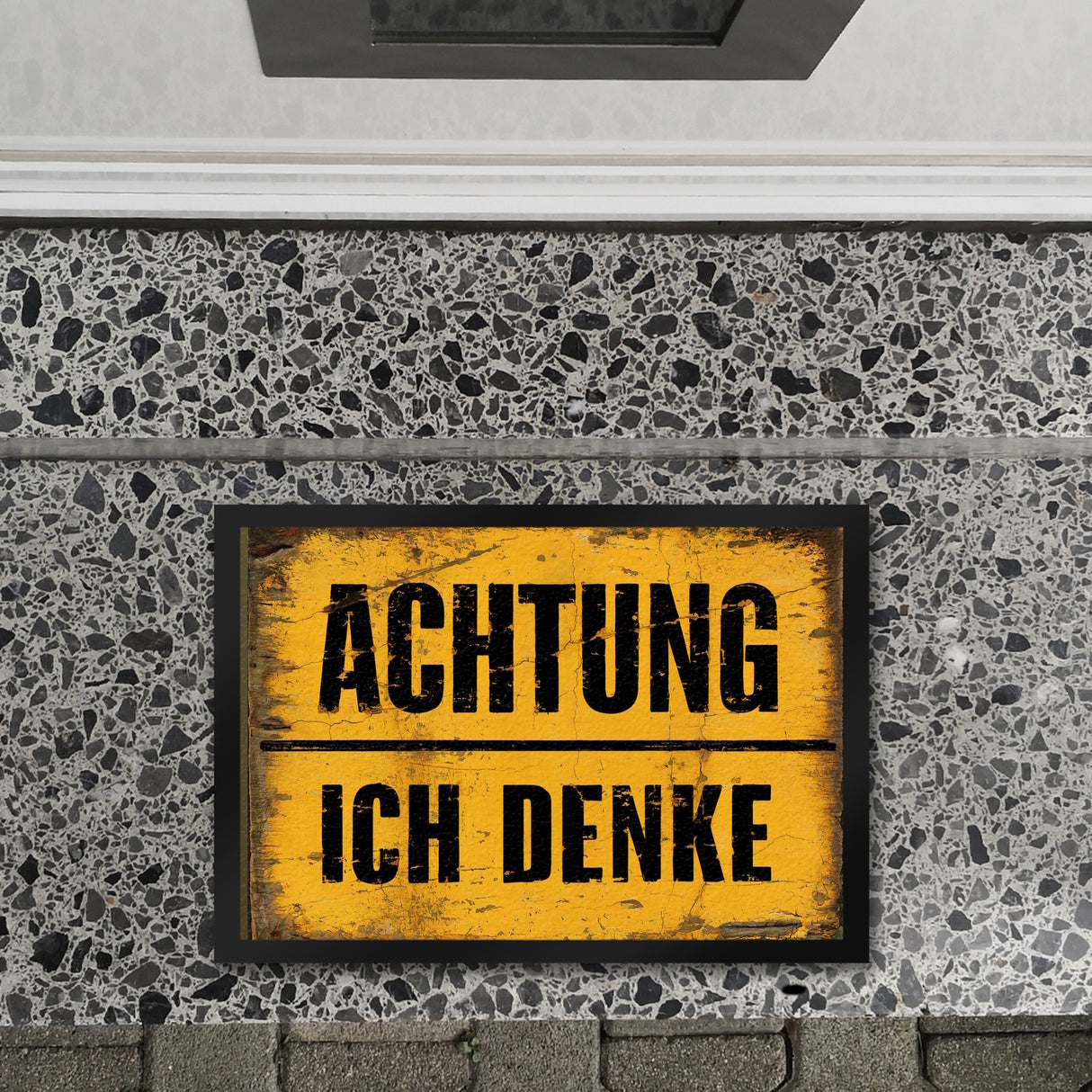 Achtung ich denke - Altes Holzschild-Design Fußmatte in 35x50 cm