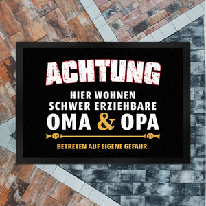 Schwer erziehbare Oma + Opa Fußmatte in 35x50 cm