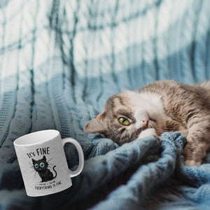 Schwarze Katze Kaffeebecher mit Spruch It's Fine, I'm Fine, Everything Is Fine