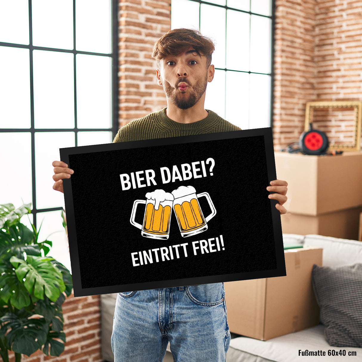 Bier dabei? Eintritt frei! Fußmatte in 35x50 cm mit prostenden Bierkrügen