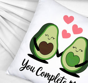 Avocado-Paar Kissen mit Spruch You Complete Me