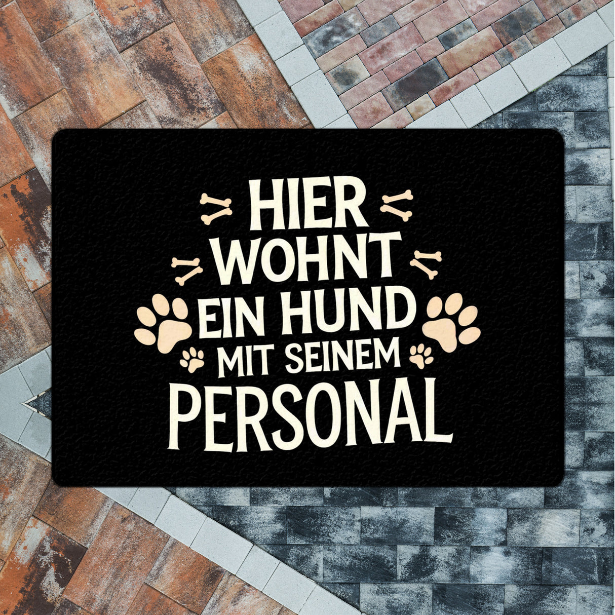 Hier wohnt ein Hund mit seinem Perosnal Fußmatte in 35x50 cm ohne Rand