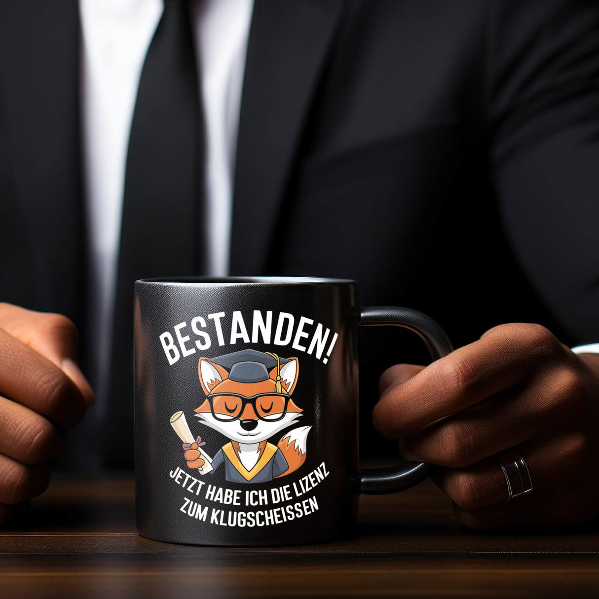 Fuchs mit Schulabschluss - Lizenz zum Klugscheißen Tasse