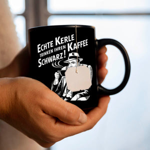 Echte Kerle trinken Kaffee schwarz Tasse mit Gentleman